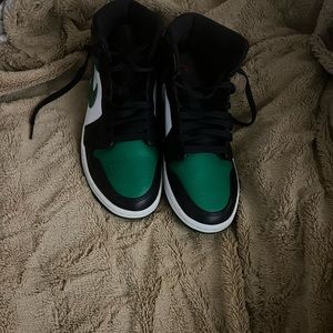 Pine green jordans 1s